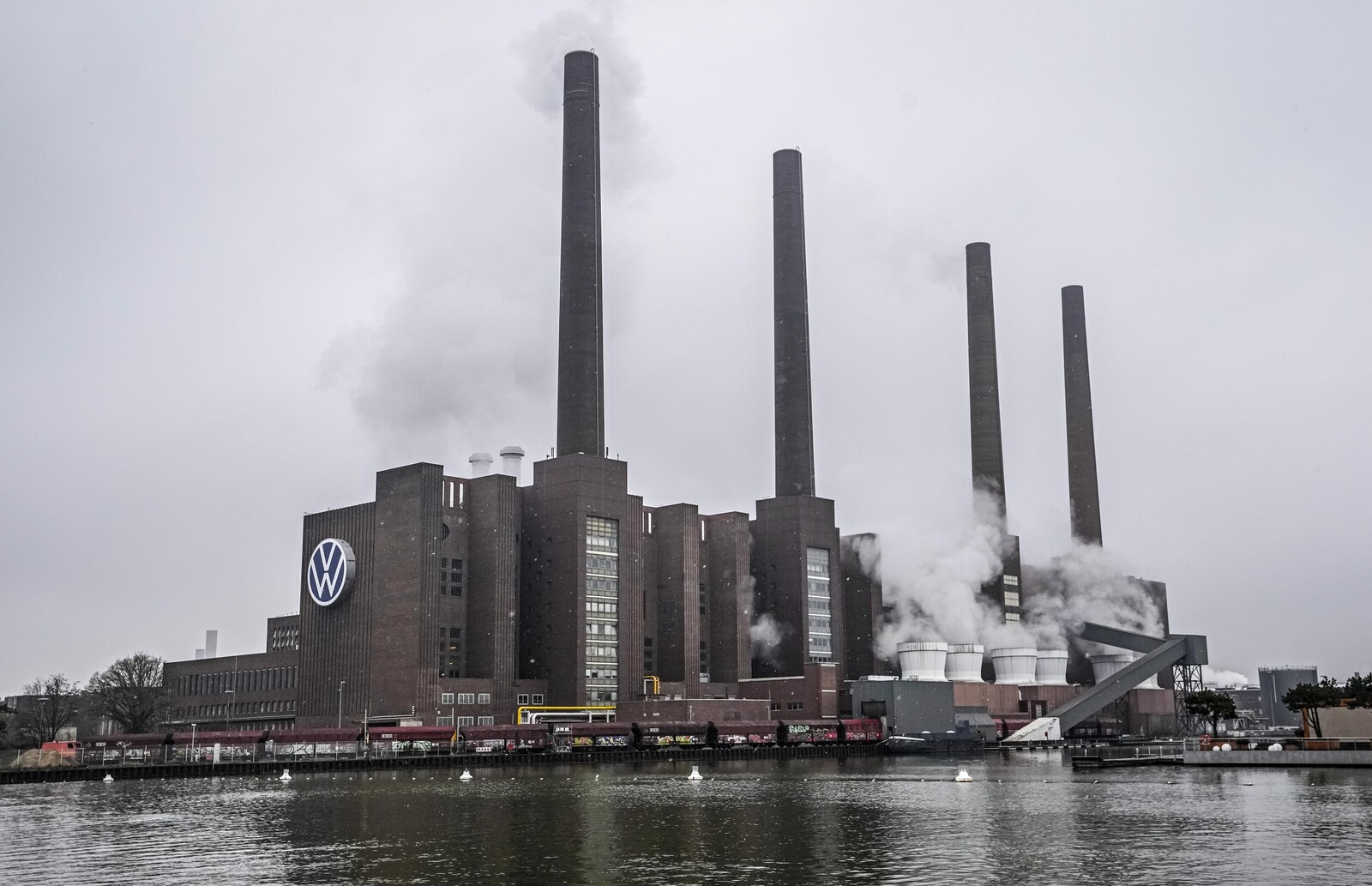 Volkswagen wants to cut wages by ten percent