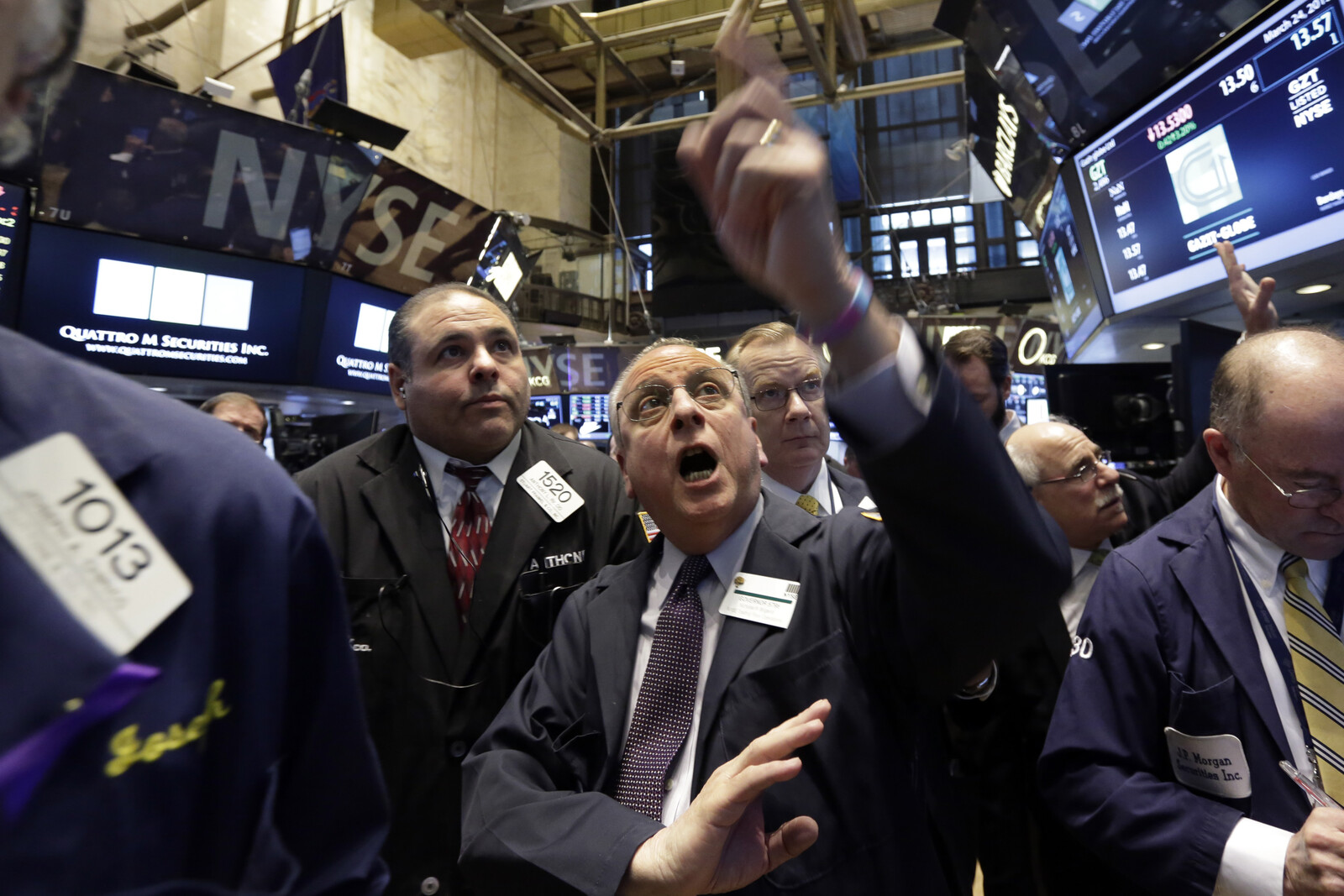 Weak Dollar Mitigates Tariff Impact for US Multinationals