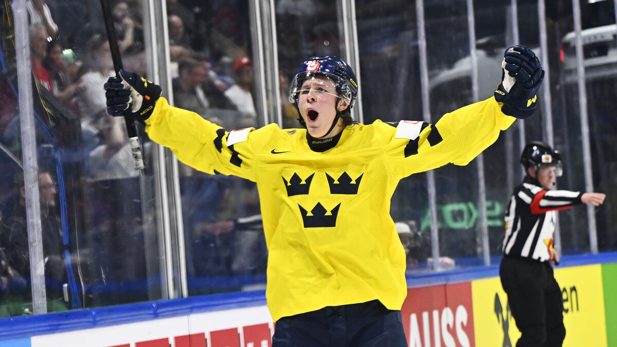 Ivar Stenberg scores hat trick