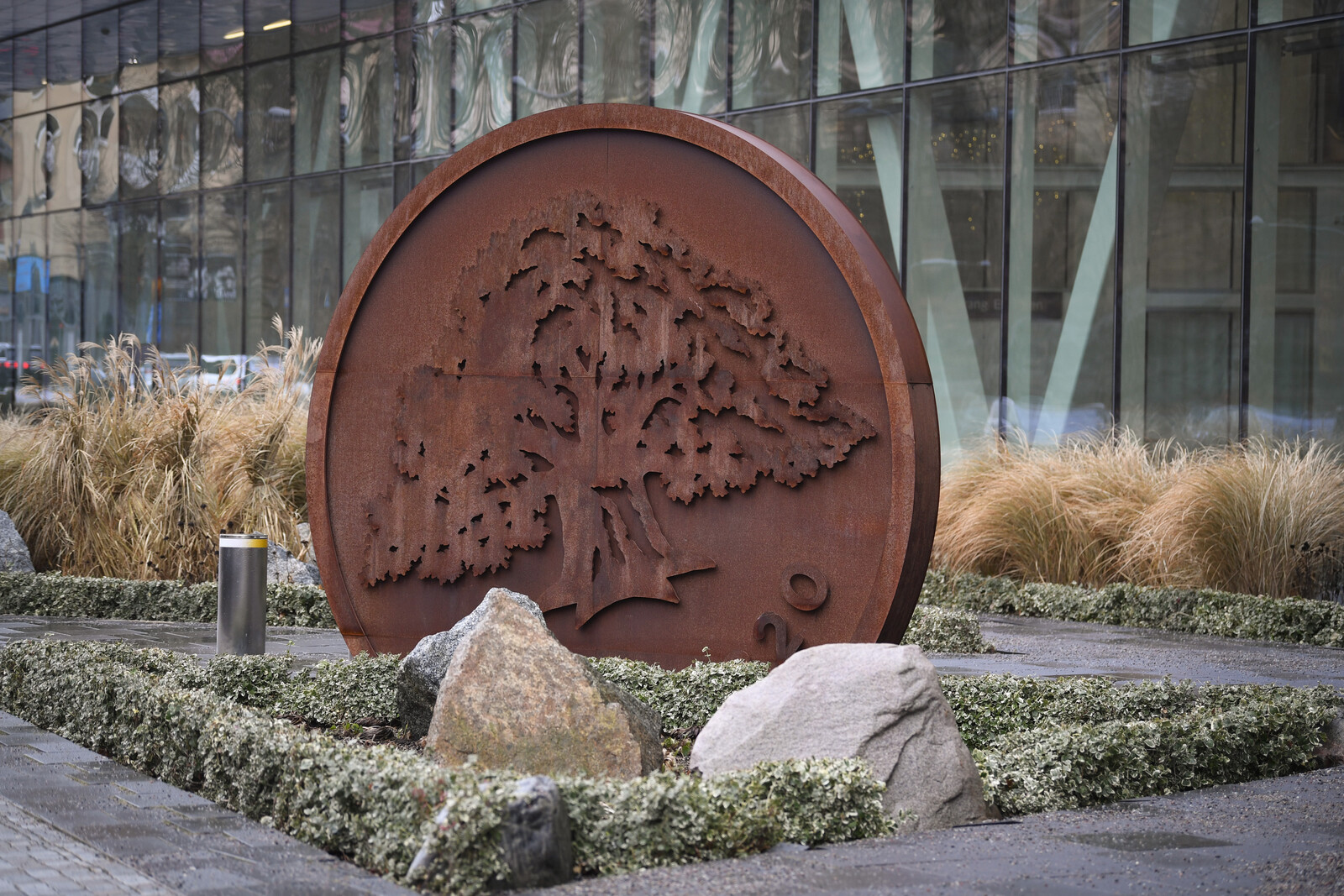 Swedbank Exceeds Expectations as Share Price Rises 2 Percent