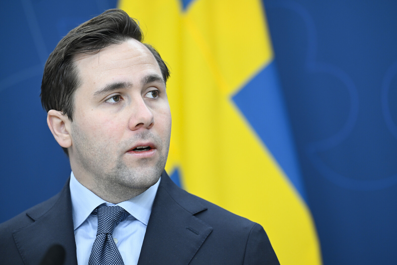 Social Democrats Report Dousa to