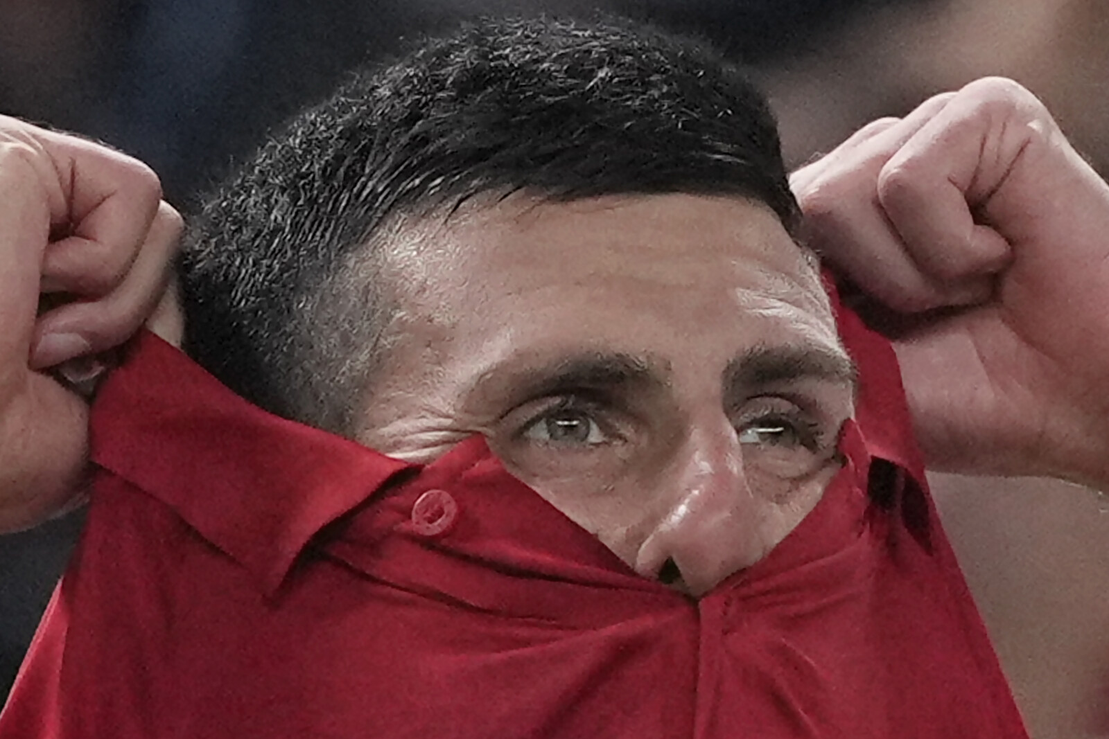 Emotional Djokovic left alone: "Overwhelmed"