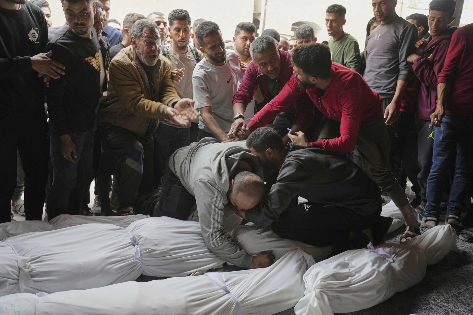 Gaza: Ten family members killed