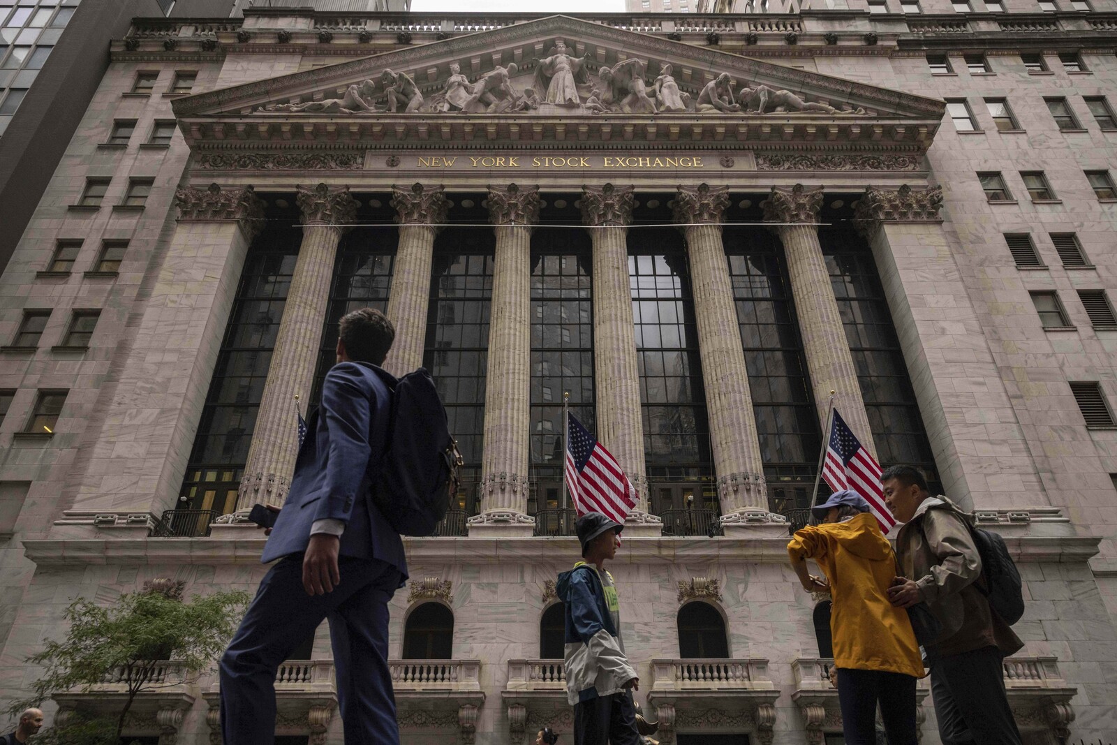 Wall Street Rises as US Cancels Trade Talks with Canada
