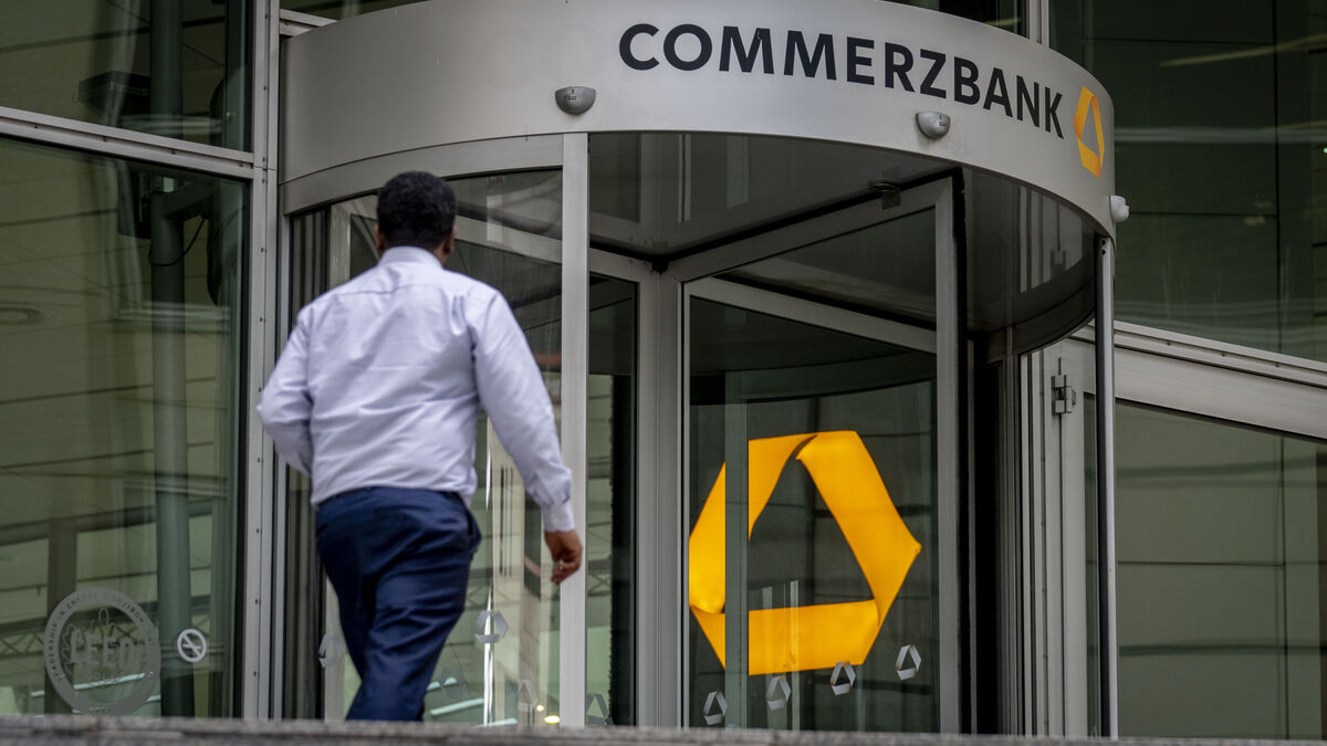 German Commerzbank rejects Italian UniCredit billion-euro bid