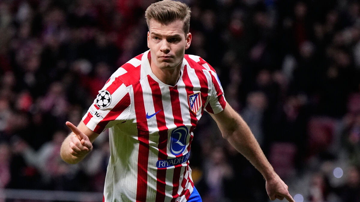 Atlético Madrid striker Alexander Sørloth taken to hospital after head injury