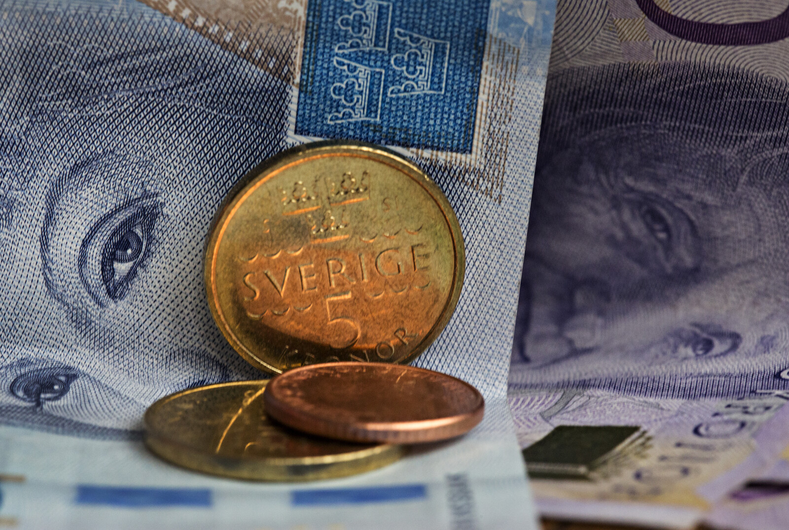 Dollar below ten kronor –