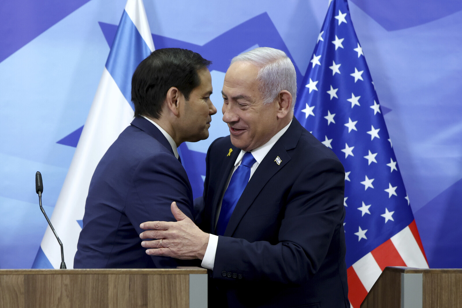 Netanyahu threatens to "open the