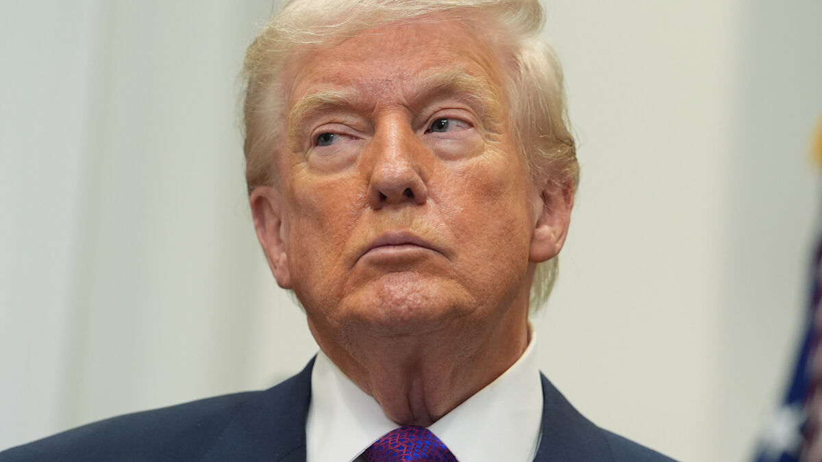 Trump pardons three-time Super Bowl