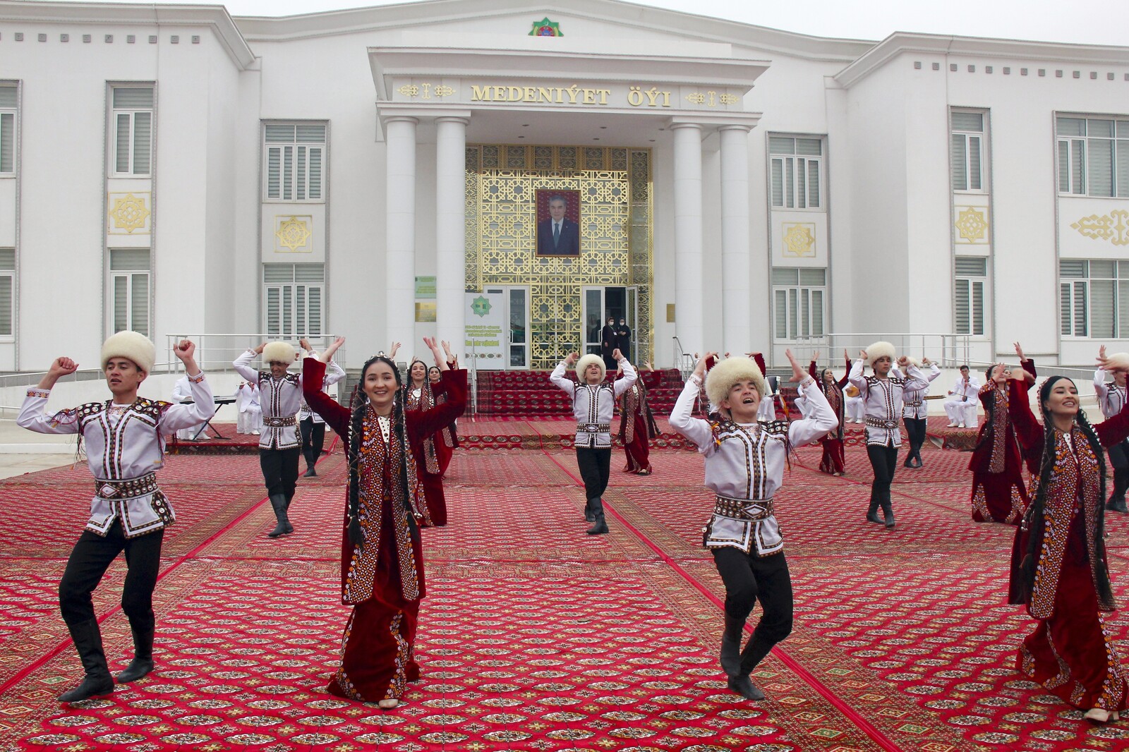 Turkmenistan Cultural Workers Ordered to Lose Weight by National Day