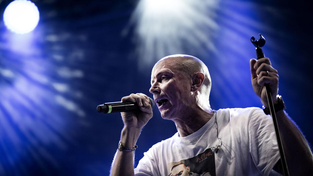 Petter announces intimate seated tour