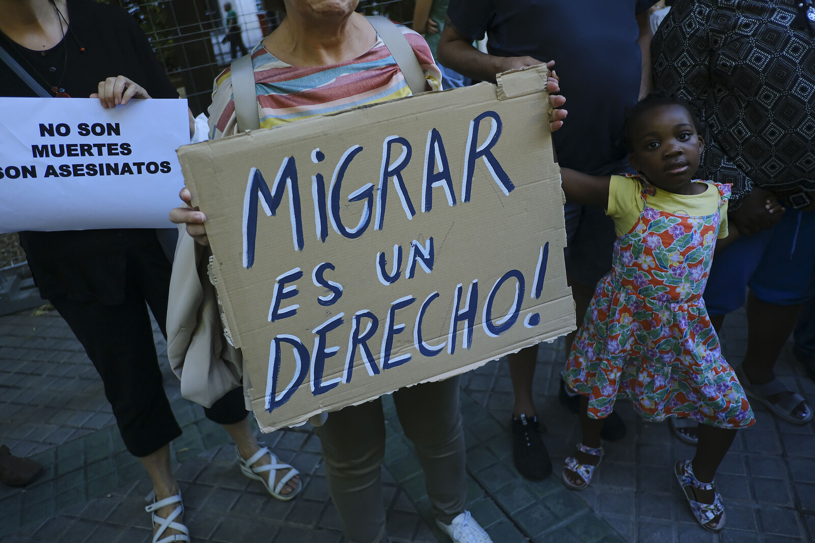 Spain: Hundreds of Thousands of Undocumented Migrants Become Legal
