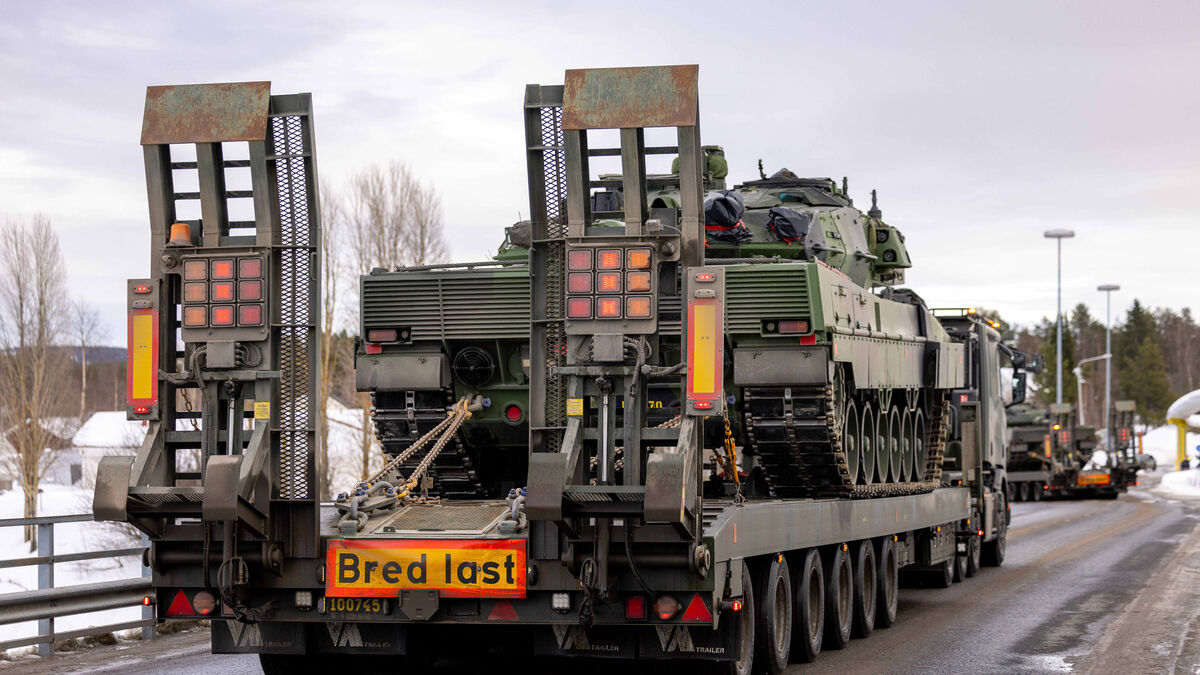 Satellite images show Russian armaments near Sweden