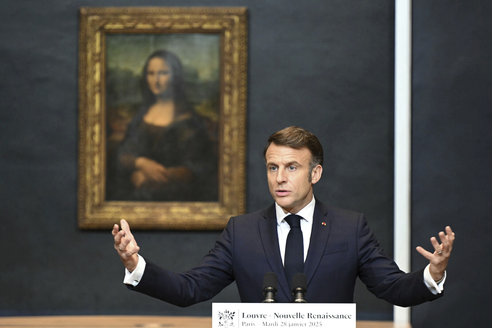 Macron: "Mona Lisa" to get its own room