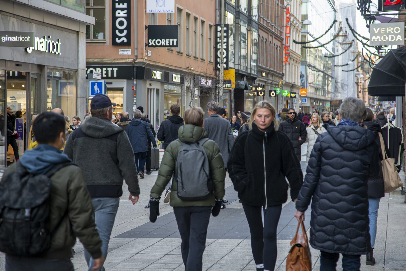 Retail Trade Sales Volume Rises 0.3 Percent in March