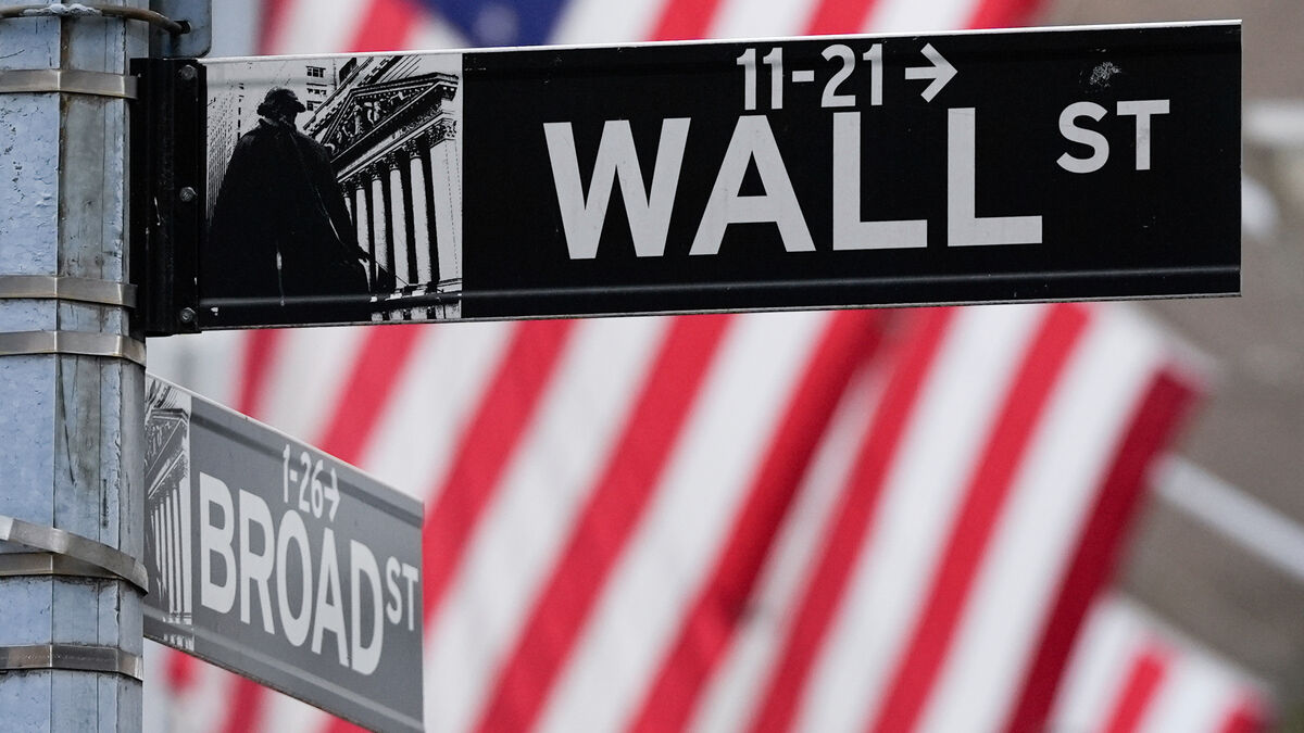 Dell surges as New York stock markets close at record highs