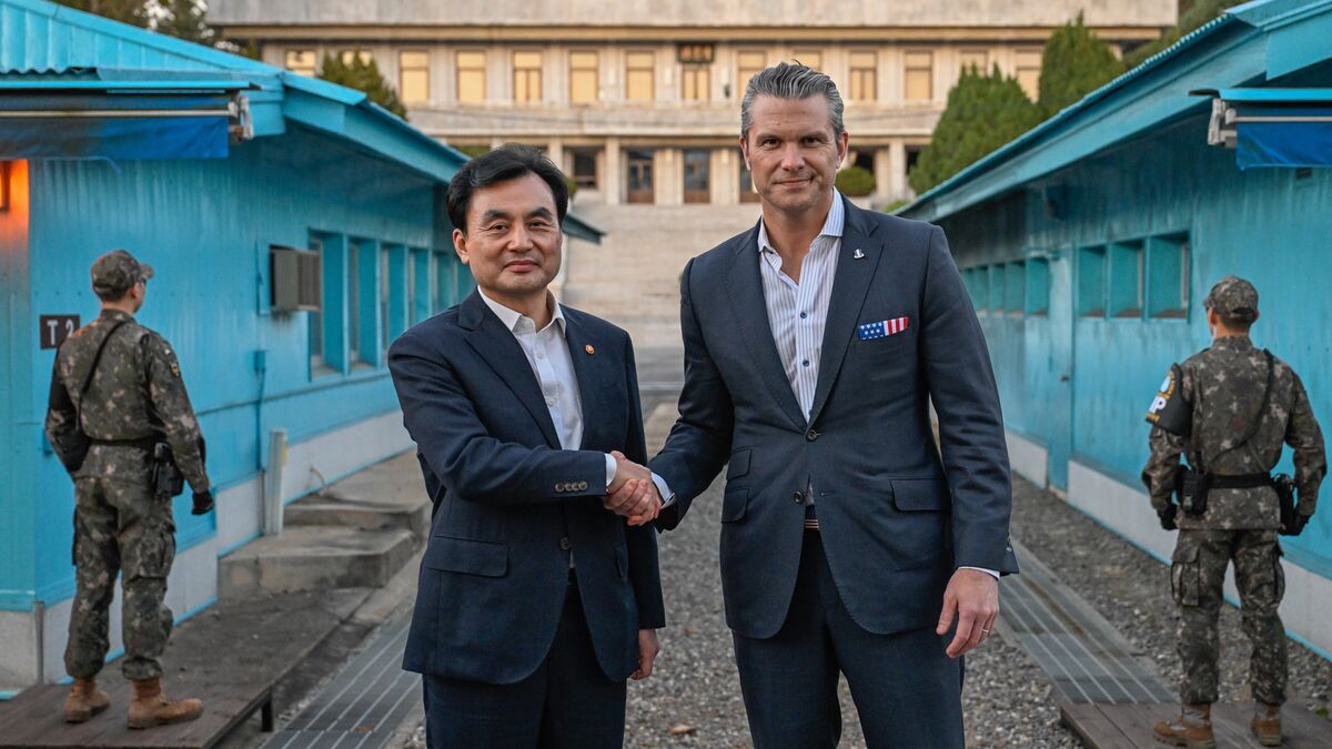 Hegseth at the border between