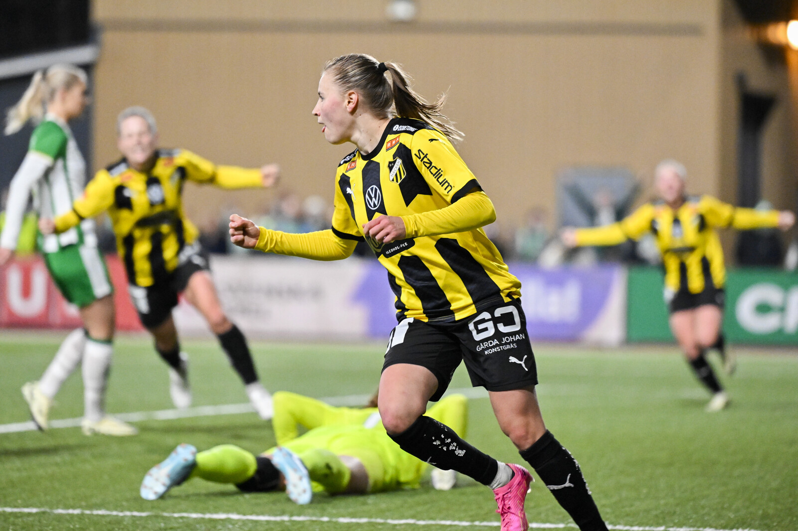 Finnish national team player to MFF