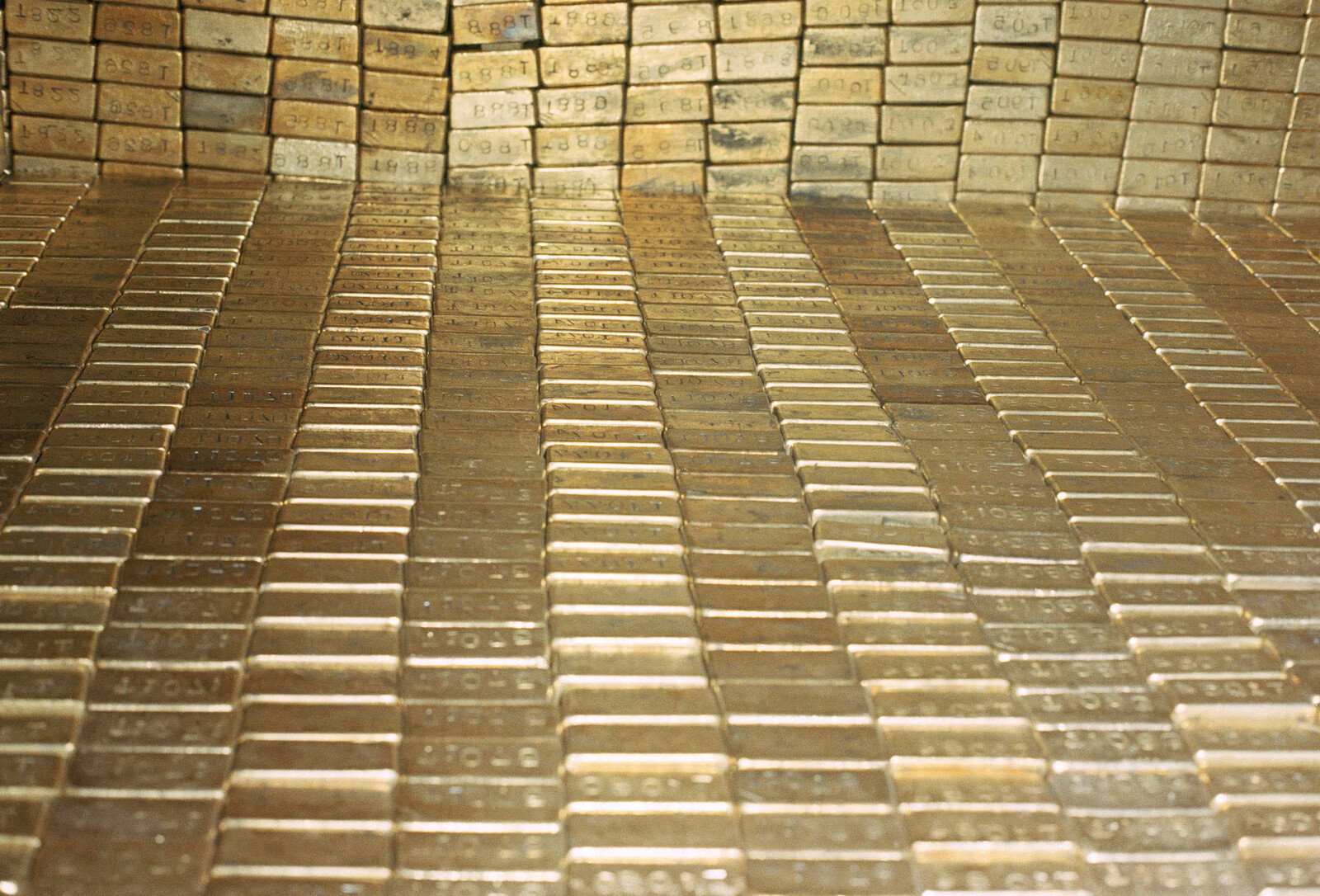 Stronger Krona Dims Swedish Gold Gains Despite Global Surge