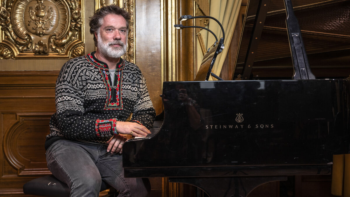Rufus Wainwright Discusses USA's State: People Are Crazy