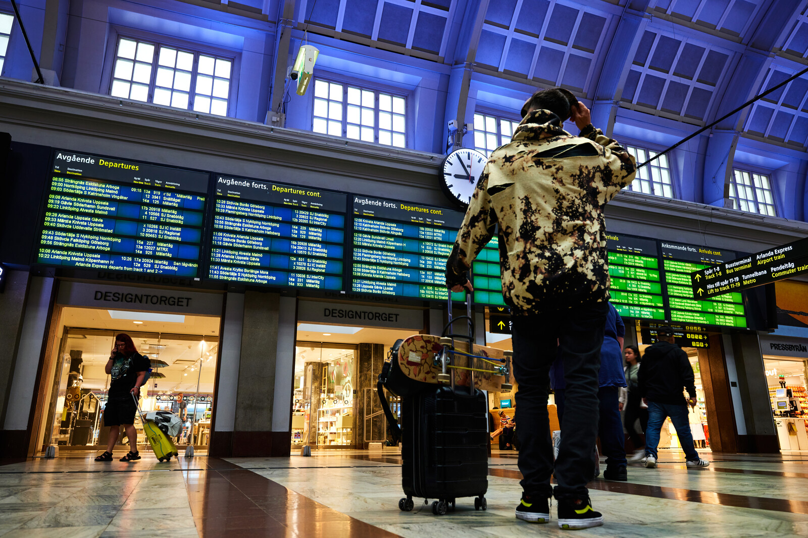 Commuter Train Delays Continue After