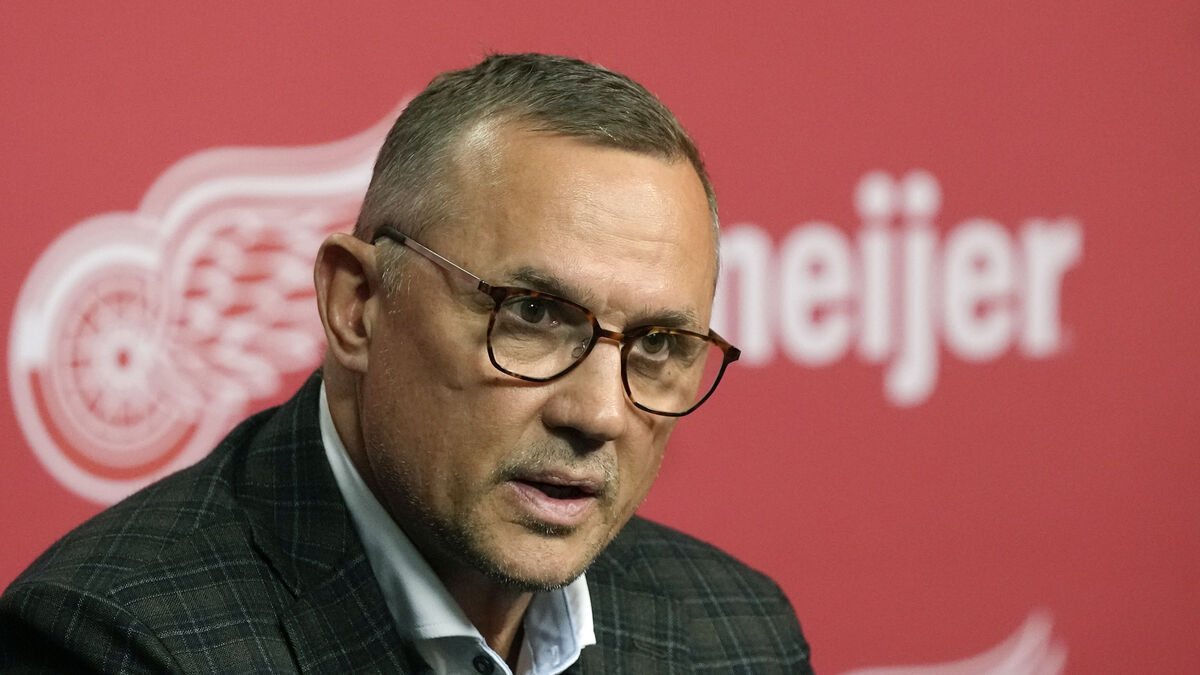 Steve Yzerman steps down as Red Wings general manager after seven missed playoffs