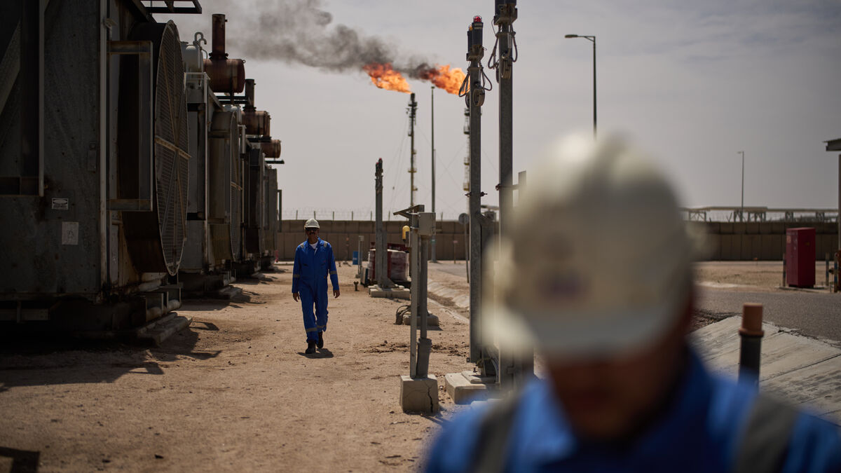 Iraq and Syria sign deal to rebuild oil pipeline to the Mediterranean