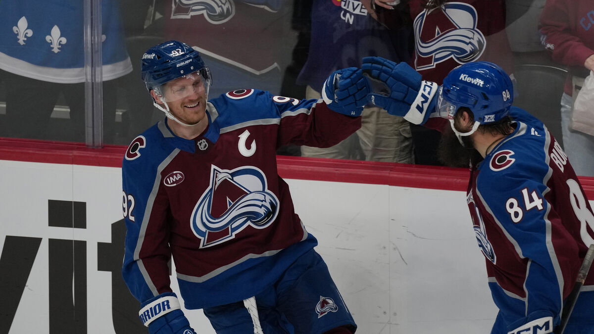Colorado clinches Presidents' Trophy as NHL regular-season best
