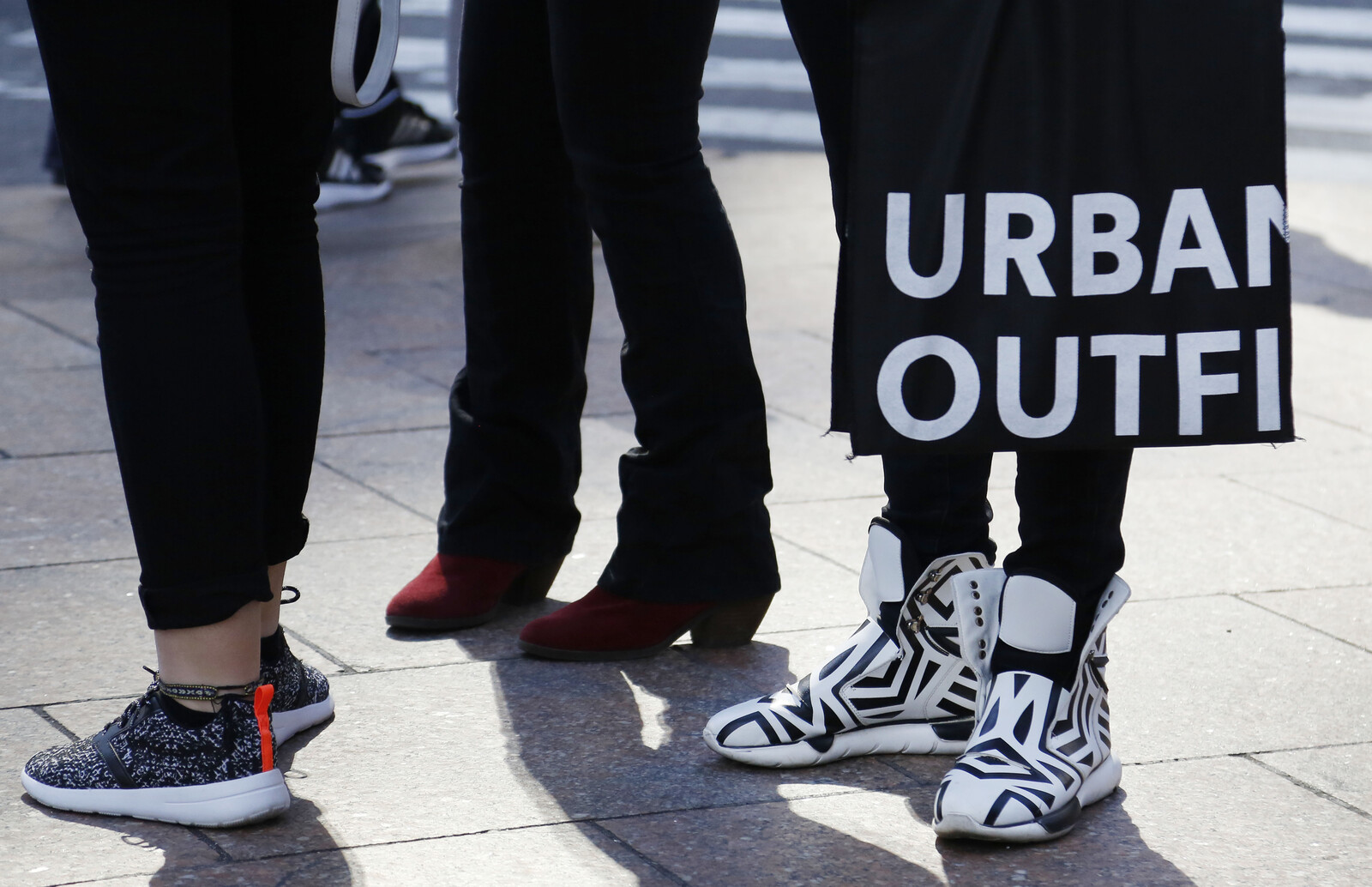 US Stock Market Rises Despite Urban Outfitters' Sharp Decline