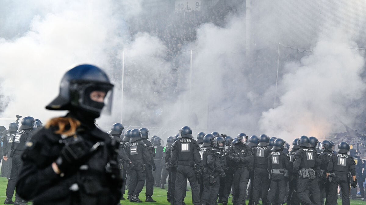 Chaos at German Cup Match as Police Intervene at Kaiserslautern-Mannheim Clash