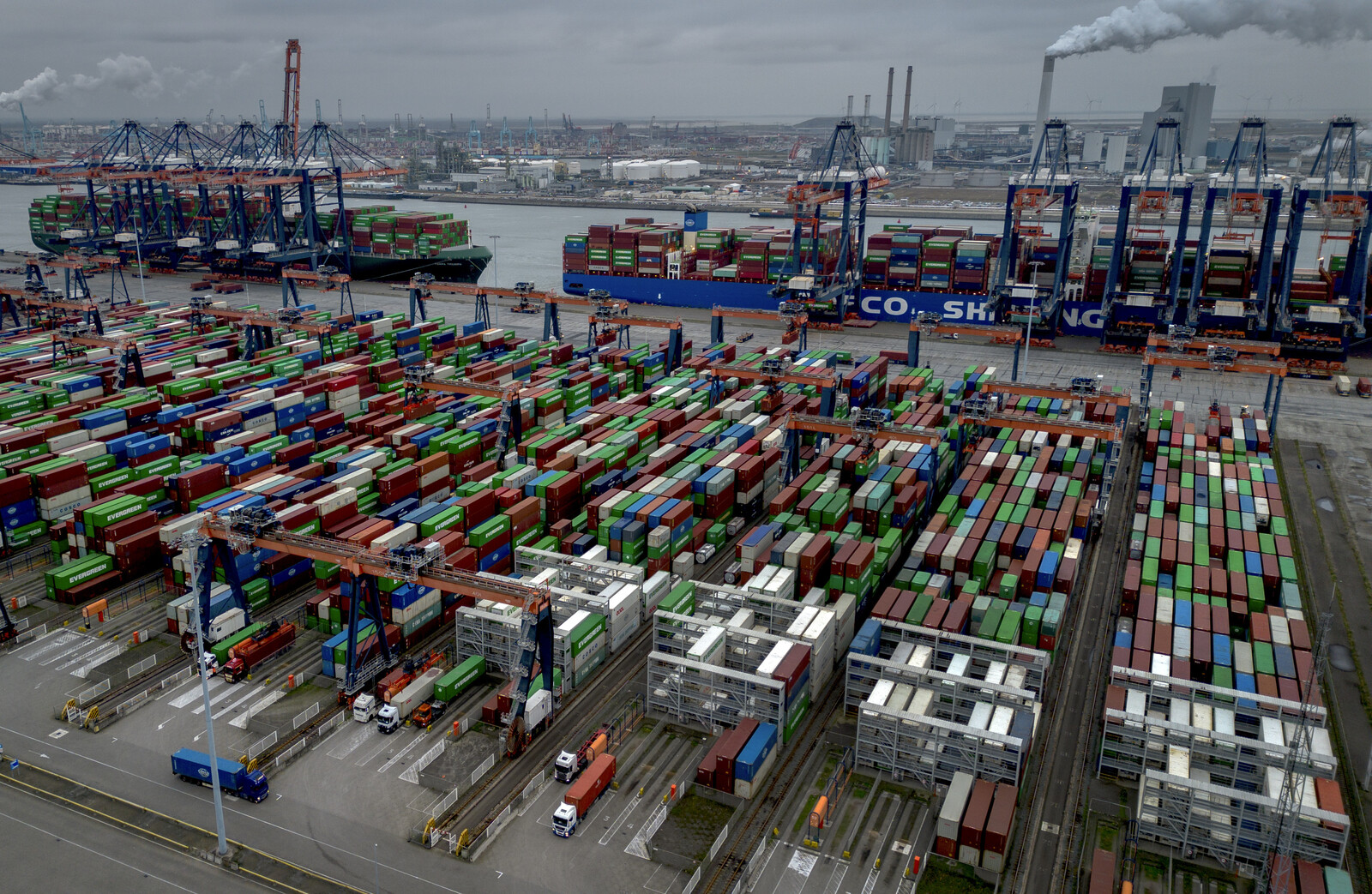 Eurozone Trade Surplus Rises to 27.9 Billion Euros in March