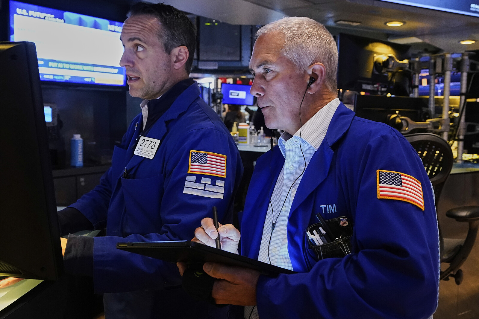 Wall Street Sees Slight Gains Despite US Credit Rating Downgrade