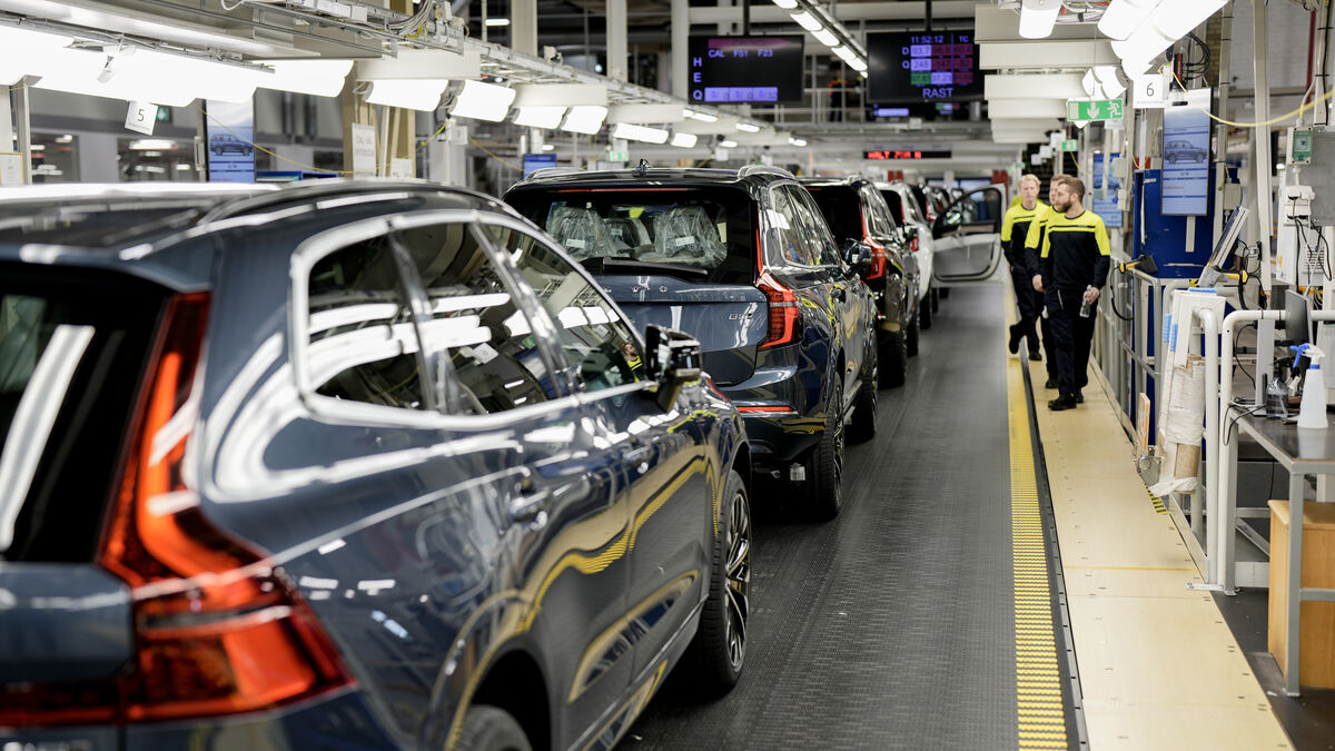 Trump's new tariff threat hits Volvo Cars, leaving it uncomfortable