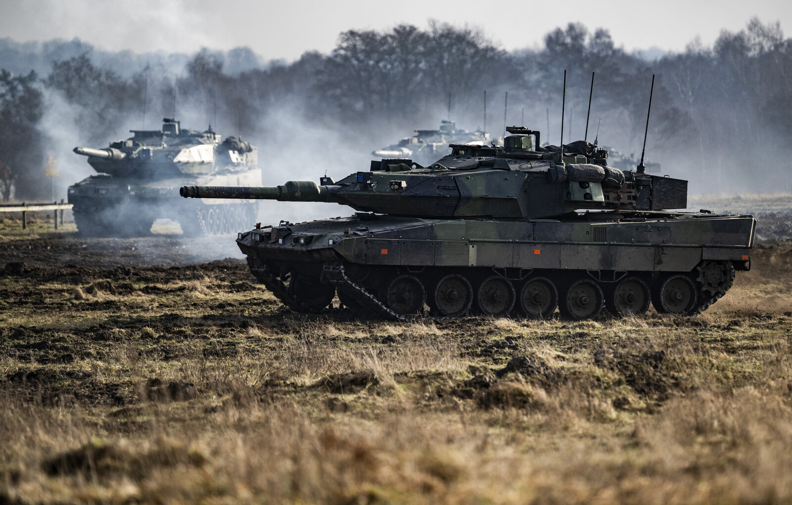 Sweden buys German battle tanks for billions