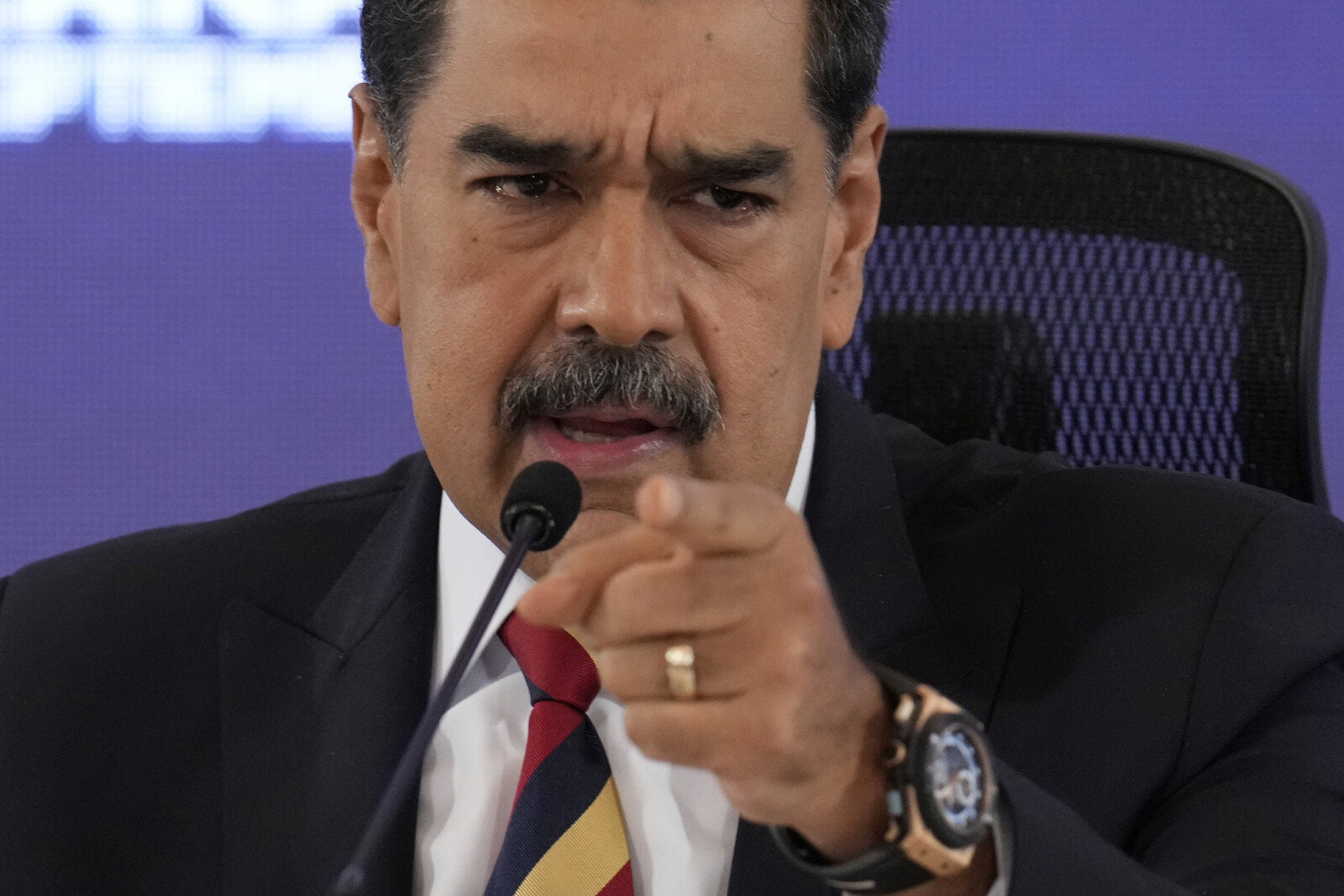 Venezuelan Jets Fly Over US Ship Amid Tensions