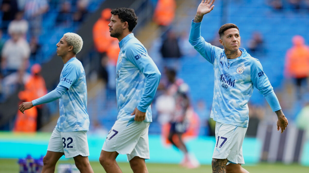 Manchester City extend perfect start