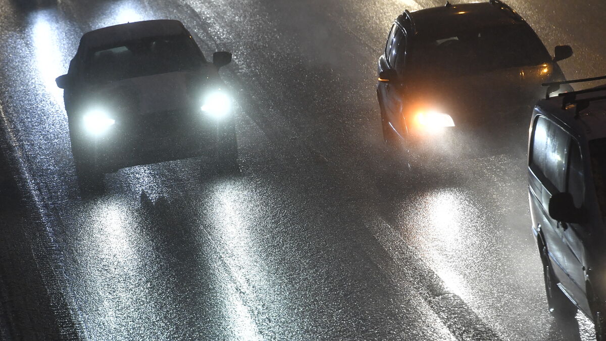 Warning of lightning strikes –