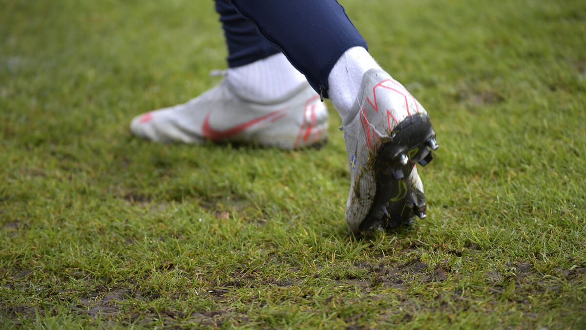 Coach dead – collapsed during match