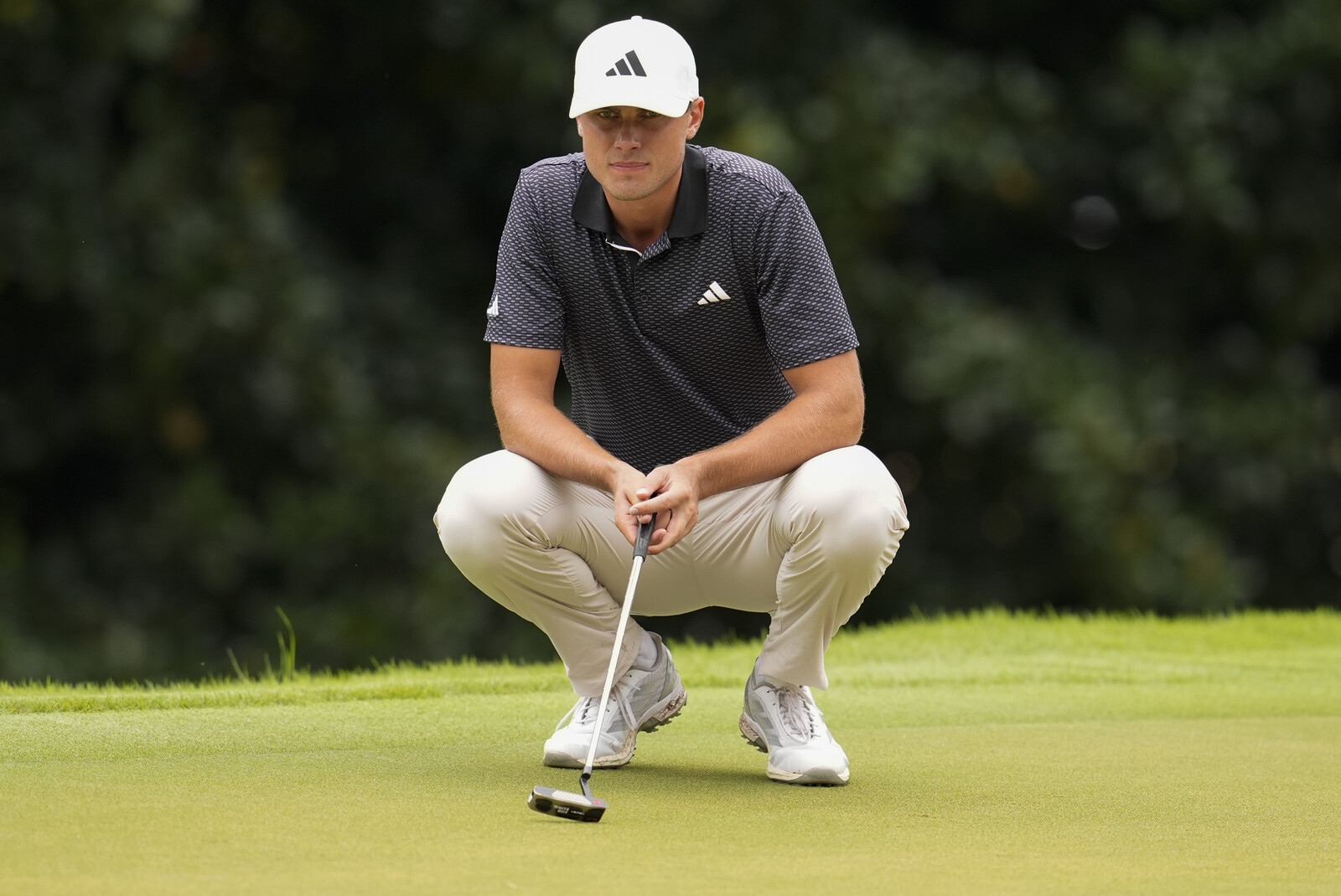 Ludvig Åberg Shares Lead at Stormy Wentworth PGA Championship