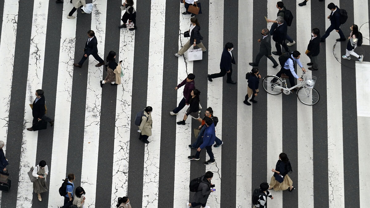 Japan’s population falls below 120
