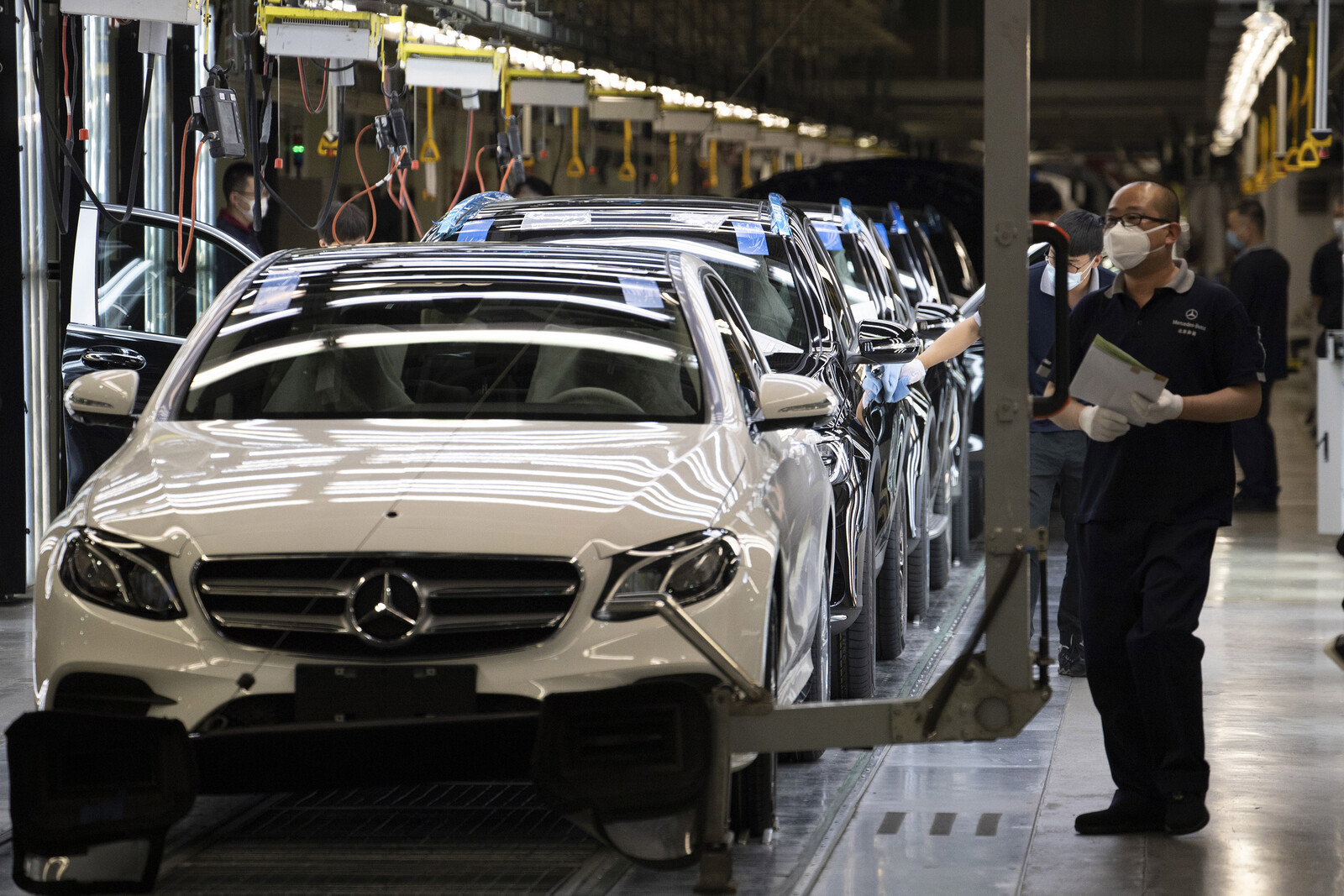 Share price fall for Mercedes after profit warning