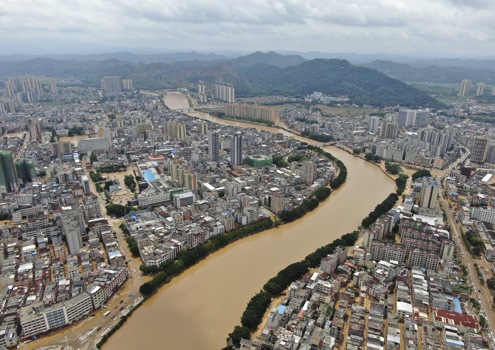 Severe Flooding Forces 80,000 to
