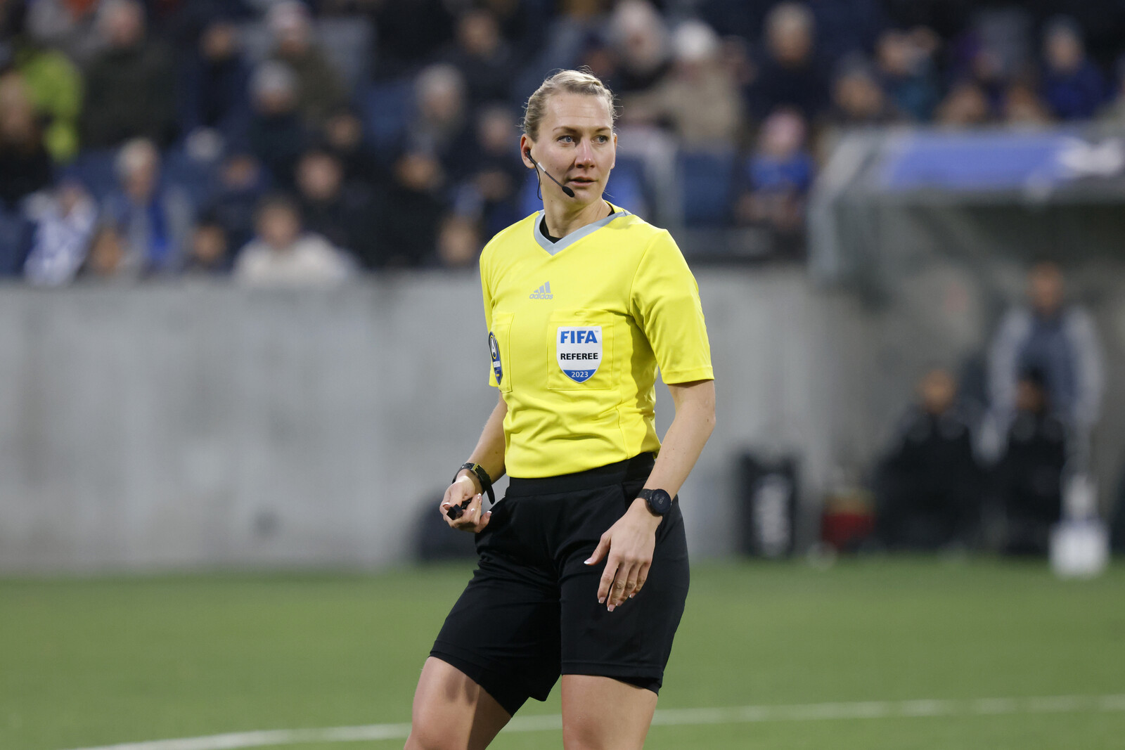 Tess Olofsson to Referee Key