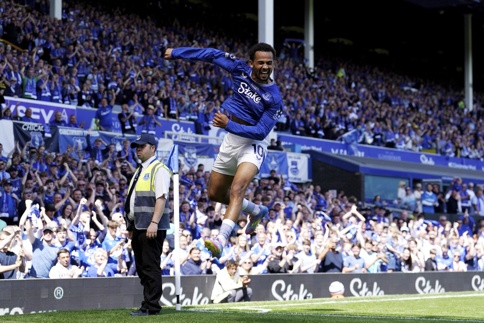 Everton Wins Final Game at Goodison Park Before Move