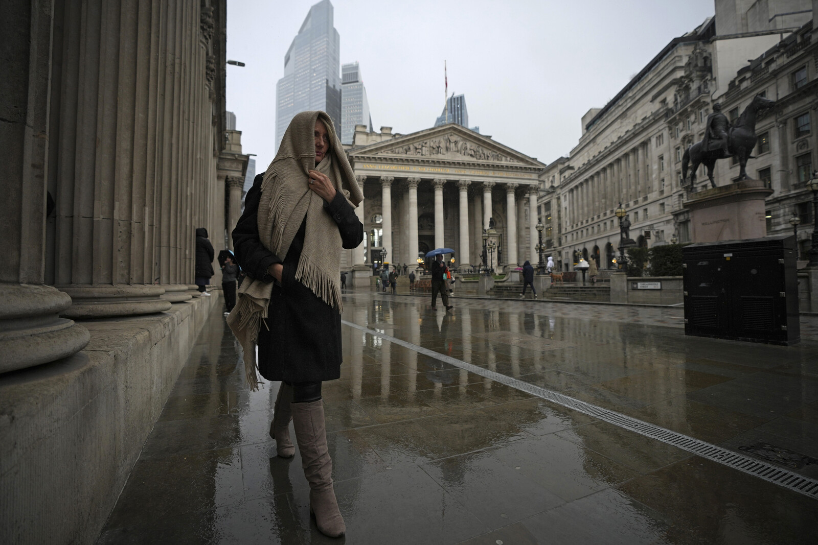 Bank of England Lowers Interest
