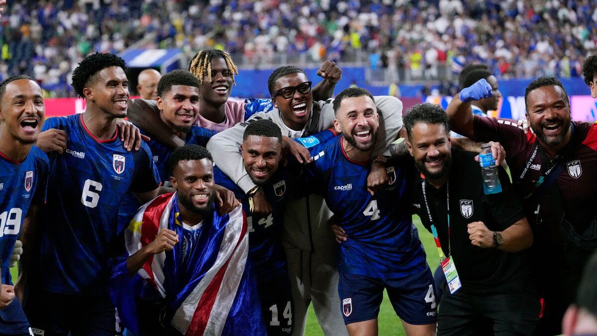 Cape Verde sensationally advances to World Cup round of 16, meets Messi