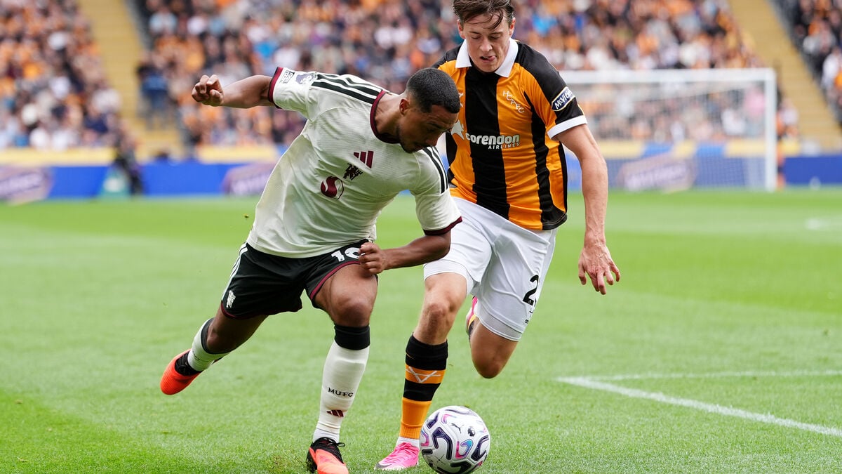 Stroud makes debut as Hull