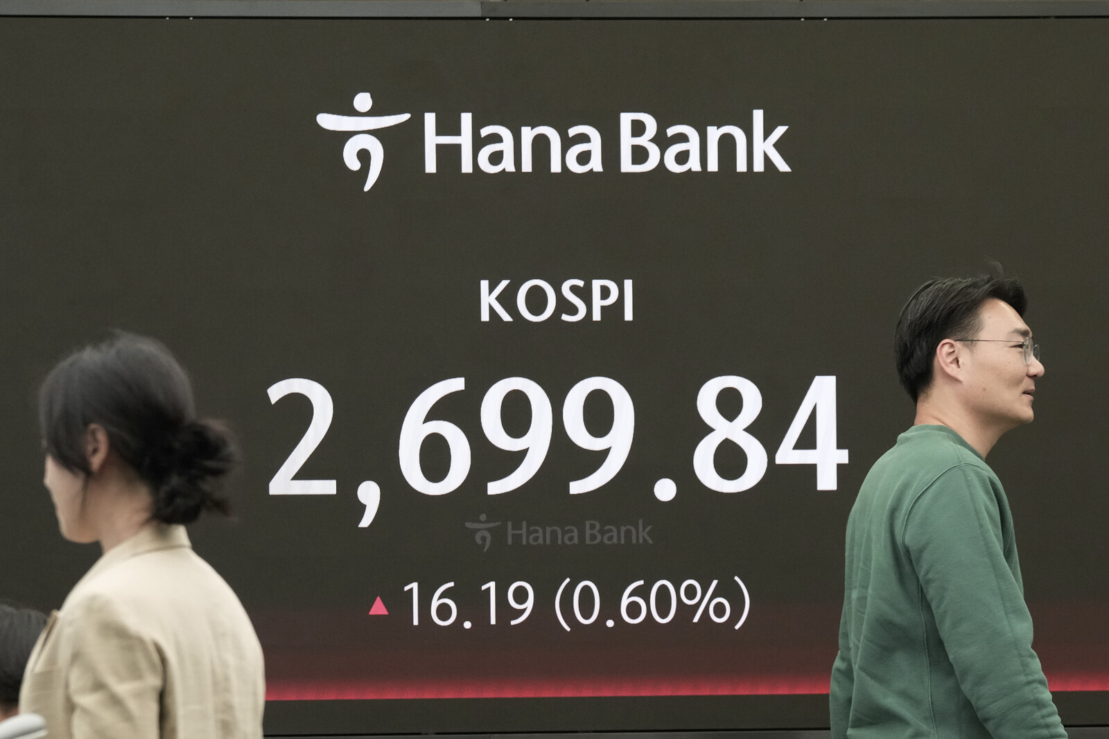 Asia's Stock Markets Open Week on Positive Note