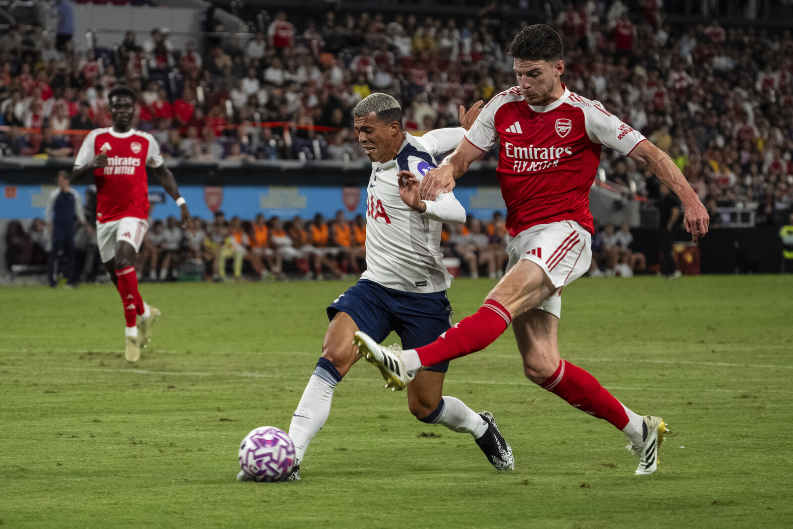 Gyökeres Debuts for Arsenal in 0-1 Loss to Tottenham