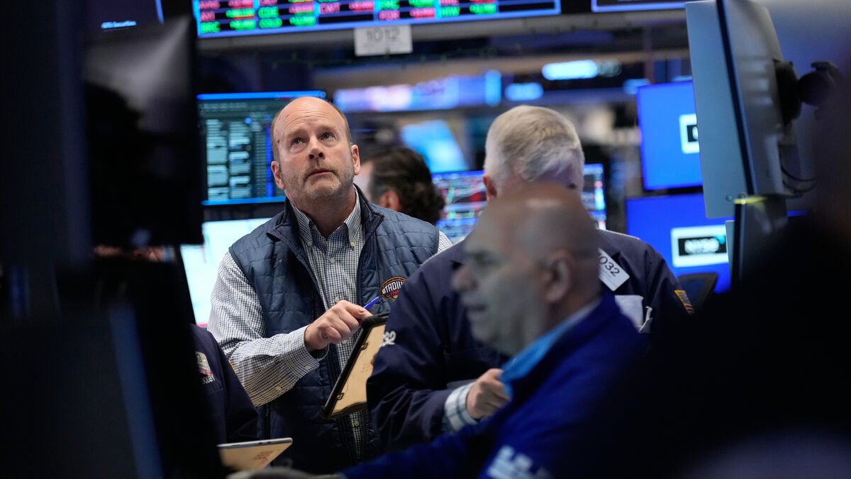 Wall Street rises sharply despite